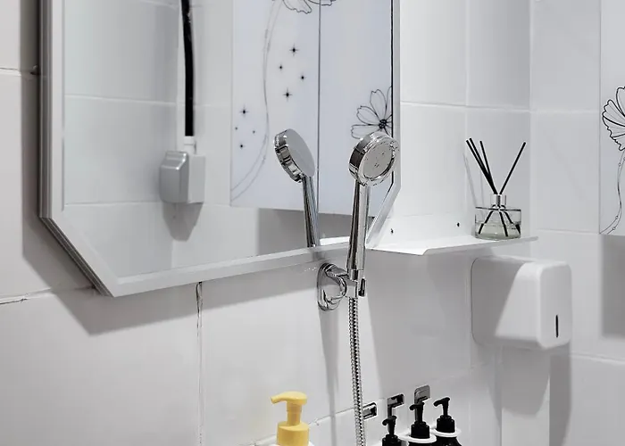 Cozy M Hongik,univer 6min, Sinchon Station 4min, Cozy, Confortable Villa